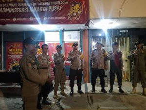 POLRI Melalui Polsek Kemayoran melakukan Pengamanan KPUD Untuk Menjaga Pilkada DKI Jakarta Aman dan Damai.