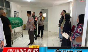 Sinergi Tiga Pilar Gondangdia, Bhabinkamtibmas Gondangdia Hadiri Takziah Ketua RT 03 RW 01