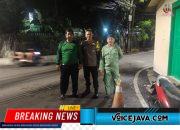 Bhabinkamtibmas Petojo Utara Sambangi Satkamling, Ingatkan Warga Jaga Keamanan Lingkungan
