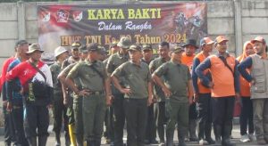 Tanamkan Gotong Royong, Danramil 05 Cibitung Gelar Karyabakti Bersama Elemen Masyarakat
