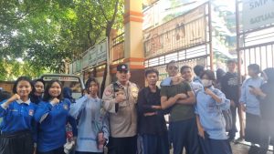 Cegah Tawuran, Bhabinkamtibmas Kampung Bali Edukasi Pelajar SMPN 273 Dan Deklarasikan Anti Tawuran