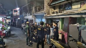Antisipasi Tawuran Pagi Hari Kanit Reskrim Bersama Tiga Pilar Bubarkan Anak-anak Remaja Yang Nongkrong Tengah Malam