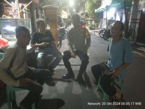 Bhabinkamtibmas Kelurahan Galur Patroli Tengah Malam Ke Pemukiman Cegah Gangguan Kamtibmas