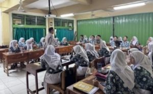 Penyuluhan dan Sosialisasi Stop Tawuran Polsek Johar Baru Di Sekolah SMK Negeri 14 Jakarta.