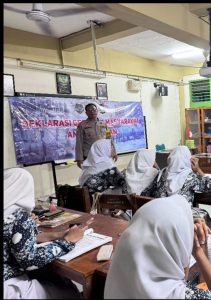 Penyuluhan dan Sosialisasi Stop Tawuran Polsek Johar Baru Di Sekolah SMK Negeri 14 Jakarta.