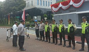 Kapolsubsektor Mangga Dua Selatan Pimpin Apel Pengamanan Unjuk Rasa