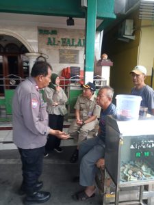 Bhabinkamtibmas Kelurahan Harapan Mulia Melaksanakan Kegiatan Sambang dialogis dan Cooling sistem jelang Pilkada 2024.