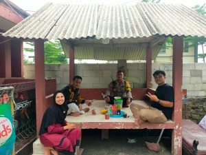 Bhabinkamtibamas Kramat Collyng System Jelang Pilkada Damai dan Imbau Warga Manjaga Kamtibmas