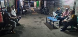 Cooling System Jelang Pilkada Bhabinkamtibmas Kampung Bali Patroli Dialogis Malam Hari Poskamling RW 01