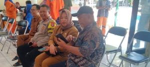 Bhabinkamtibmas Duri Pulo Monitoring Pelaksanaan Pemeriksaan Skrining PTM-TB Gratis untuk warga Duripulo