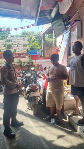 Bhabinkamtibmas Karet Tengsin Sambang Warga RT 02/07 Sampaikan Pilkada Damai