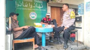 Bhabinkamtibmas Benhil Berikan Imbauan Kamtibmas Kepada Ketua RT 05/07 Dan Warga Sampaikan Pilkada Damai