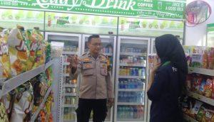 Bhabinkamtibmas Cempaka Putih Timur Sampaikan Imbauan Ke Miinimarket