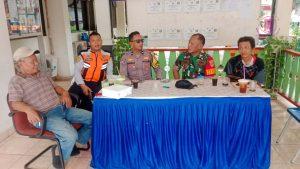 Desk Pilkada Posko Bersama, Pemilu Aman dan Damai Bhabinkamtibmas Kampung Rawa Koordinasi Kamtibmas Dengan Tiga Pilar.