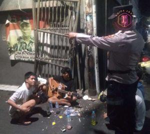 Anti Tawuran, Kapolsubsektor Galur Bubarkan Anak-anak Remaja Yang Nongkrong Tengah Malam