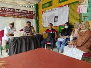 Bhabinkamtibmas Kelurahan Kemayoran Melaksanakan Kegiatan Patroli dan Sambang Dialogis
