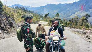 Pos Langit Satgas Yonif 509 Kostrad Gelar Komunikasi Sosial Demi Keamanan Lingkungan