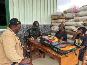 Satgas Yonif 323 Kostrad Selalu Siap Sedia Melayani Masyarakat