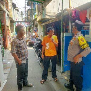 Patroli Dialogis Bhabinkamtibmas Galur Pemantauan Wilayah Bersama Ketua RT dan Warga pada Tahapan Pilkada