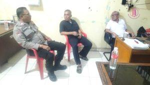 Sambang Ke Pos RW, Bhabinkamtibmas Johar Baru Cooling System Kamtibmas Menjelang Pilkada Dengan Staf RW