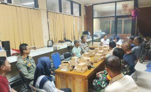 Bhabinkamtibmas Karang Anyar Hadiri Pertemuan FKDM dan 3 Pilar