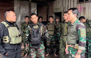 Waasops Kasad Bidang Siapops Brigjen TNI Agus Widodo Berikan Motivasi dan Penekanan Disiplin Tempur kepada Satgas Yonif 432 Kostrad
