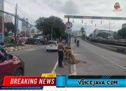 Taksi Hilang Kendali di Fly Over Cideng Timur, Dua Pemotor Terlibat Tabrakan Beruntun
