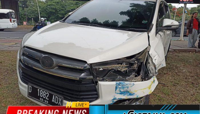 Innova Pecah Ban, Tabrak Bajaj Parkir di Cempaka Putih, Polisi Pastikan Tidak Ada Korban