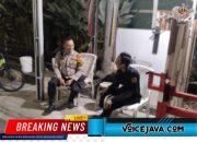 Jelang Subuh, Bhabinkamtibmas Sambangi Pos Satkamling RW 008 Cempaka Putih Timur, Perkuat Kewaspadaan Warga