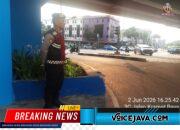 Polsek Senen Intensifkan Gatur Lalin di Simpang Lima Senen, Arus Kendaraan Ramai Lancar