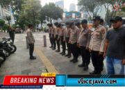 Personel Gabungan Laksanakan Pengamanan Penyampaian Pendapat di Depan Kantor PT Harita Group