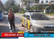 Personel Patko 1052 Jaga Kelancaran Arus Sore di Jalan Karet Pasar Baru Timur V