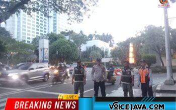 Polri dan Unsur Gabungan Laksanakan Pengamanan Pos Lantas Hotel Mulia Jelang Laga Indonesia vs Oman di GBK