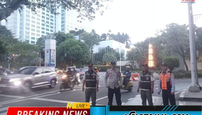 Polri dan Unsur Gabungan Laksanakan Pengamanan Pos Lantas Hotel Mulia Jelang Laga Indonesia vs Oman di GBK
