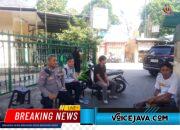 Patroli Dialogis Sore Hari Bhabinkamtibmas Perkuat Keamanan Permukiman Mangga Dua Selatan