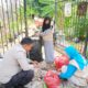 Sederhana Aksinya, Besar Manfaatnya, Bhabinkamtibmas Kelurahan Kemayoran Bersama Warga Pilah Sampah